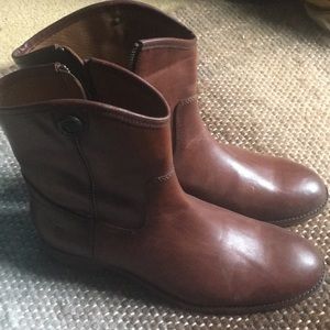 Frye Melissa button ankle booties NWOT